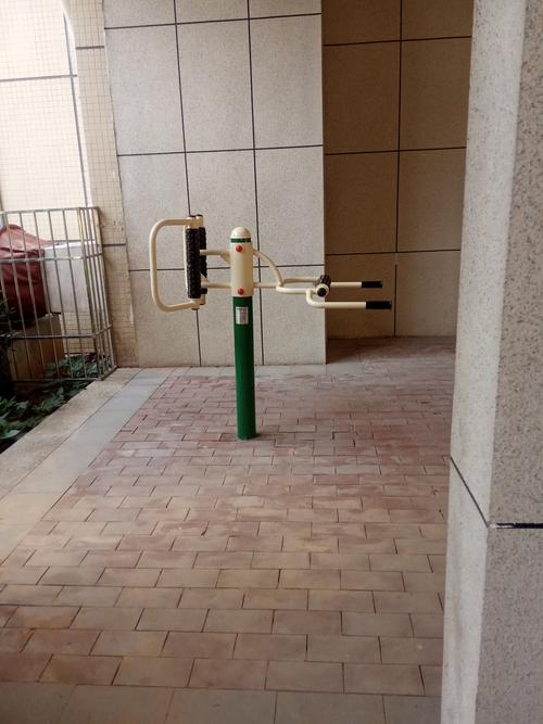 西渡鸟巢:坤鑫中央广场